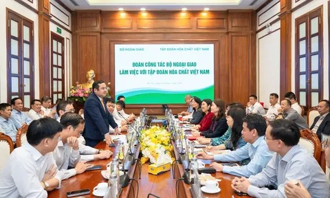 Vinachem làm việc với Bộ Ngoại giao, tăng cường phối hợp phát triển kinh tế đối ngoại