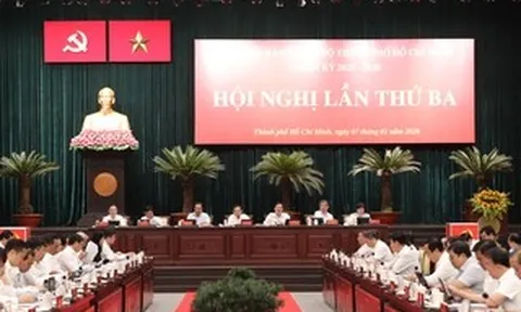 Thành ủy TPHCM ra "mệnh lệnh tăng trưởng 2 con số" cho toàn hệ thống