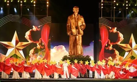 Đặc sắc Lễ hội Làng Sen