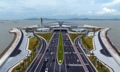 Đốt hầm lớn nhất thế giới nặng 80.000 tấn chìm xuống nước, 15.000 người hò reo vì thành công lớn, dự án 6 tỷ USD lập kỷ lục mới