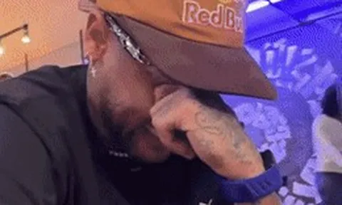 Clip Neymar bật khóc nức nở khi được dự World Cup
