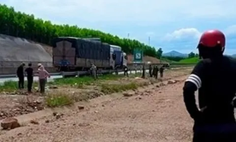 Xác minh nguyên nhân người đàn ông chết cạnh xe tải trên cao tốc Bắc - Nam