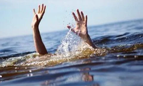 Hà Tĩnh: Rủ nhau đi câu cá, 2 nam sinh lớp 10 tử vong dưới khe nước