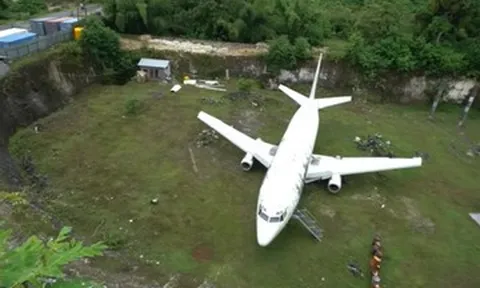 Bí ẩn chiếc máy bay Boeing 737 bị bỏ quên suốt nhiều năm