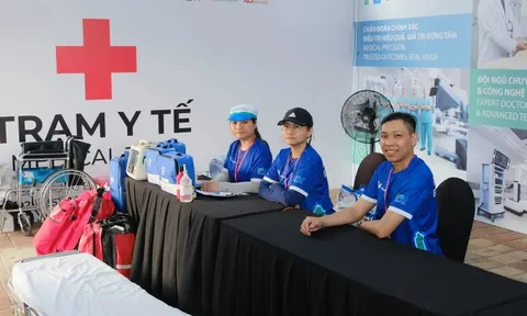 Bệnh viện FV tạo lá chắn y tế cho hàng nghìn VĐV Ironman 70.3