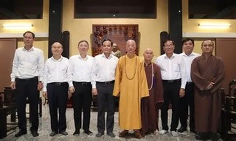 Lãnh đạo TPHCM thăm, chúc mừng Đại lễ Phật đản