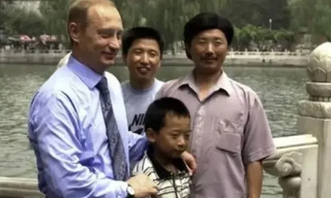 Tổng thống Putin gặp lại “cậu bé” chụp ảnh cùng ở Bắc Kinh 26 năm trước