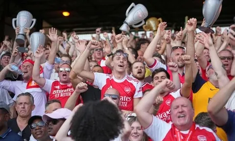 Cổ động viên Arsenal và Man Utd đánh nhau gây chết người