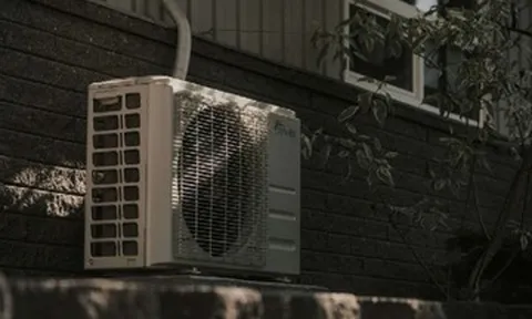 Một thành phố tặng máy điều hòa cho người cao tuổi trong mùa hè