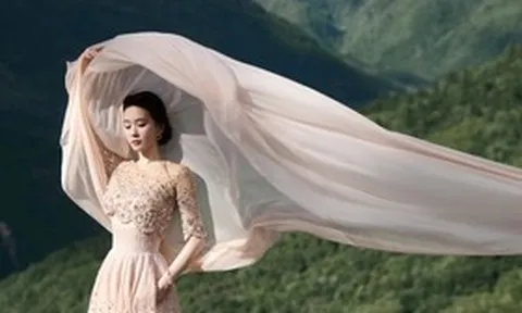 Khoảnh khắc "tiên nữ hạ giới" của Lưu Thi Thi