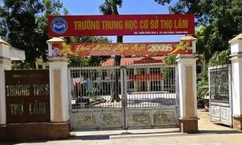 Chấm dứt hợp đồng với thầy giáo để lộ đề thi môn Tiếng Anh