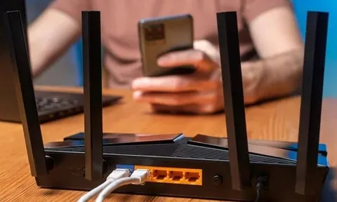 Lý do nên rút phích cắm cục Wi-Fi mỗi tuần 1 lần