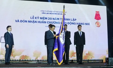 CLB Hà Nội đón Huân chương Lao động hạng Nhì, đánh dấu hành trình 20 năm đầy vinh quang