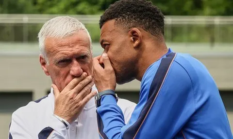 HLV Pháp nổi đóa: "Tôi chắc phải ngu ngốc lắm mới xếp Mbappe đá tiền đạo cắm!"