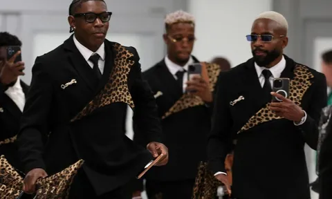 CHDC Congo gây sốt với bộ suit da báo