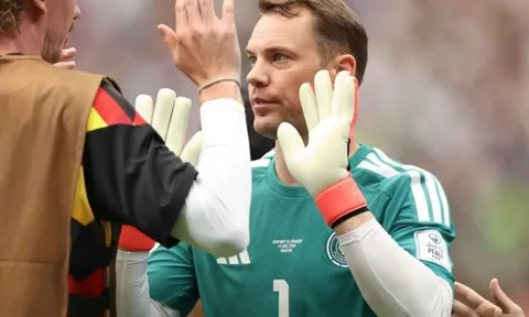 Neuer phá luật