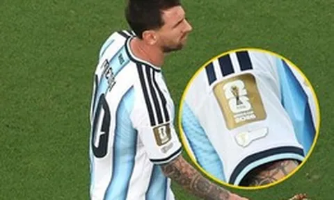 Giải mã chiếc áo độc nhất vô nhị của Messi, khác biệt to lớn so với phần còn lại của Argentina: Dấu ấn của sự nghiệp lẫy lừng