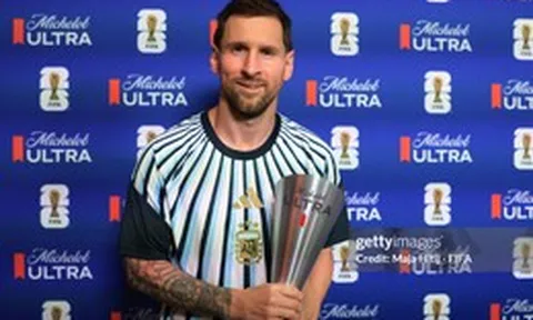 Tất nhiên rồi, Messi nhận giải Cầu thủ xuất sắc nhất trận Argentina 3-0 Algeria