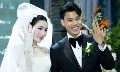 Cô dâu Bích Hạnh của cầu thủ Văn Thanh công khai con riêng tại đám cưới