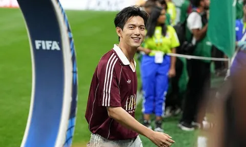 Nam diễn viên Lý Hiện trở thành tâm điểm khi xuất hiện tại World Cup