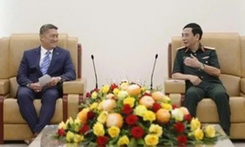 Đại tướng Phan Văn Giang tiếp Quyền Bộ trưởng Bộ Hải quân Mỹ Hùng Cao