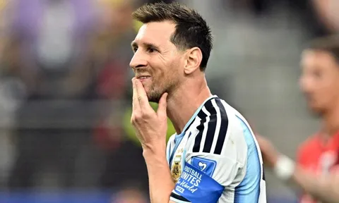 Báo Bồ Đào Nha gọi Messi là 'nhà vua mới'