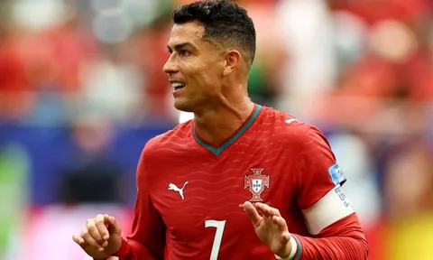 Đôi giày đặc biệt của Ronaldo