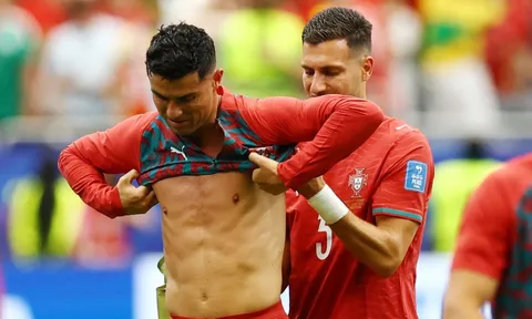 Sao MU được gọi là 'trợ lý của Ronaldo'
