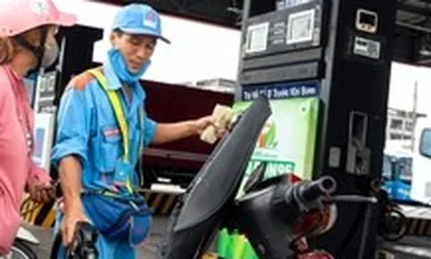 Giá xăng dầu giảm