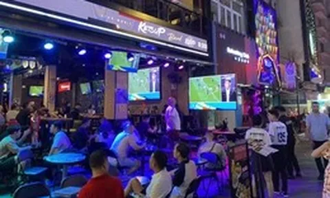 Trắng đêm xem World Cup: Làm thế nào để vui mà vẫn khỏe?