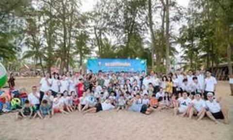 Đại gia đình 100 người ở Hà Nội góp 300 triệu đi du lịch, thuê 30 phòng ngủ, mỗi bữa ăn 12 mâm