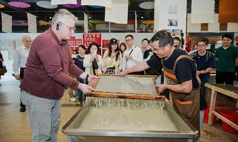Từ giấy Tuyên đến làng Tây Đệ: Các nhà ngoại giao tại Trung Quốc khám phá di sản văn hóa An Huy