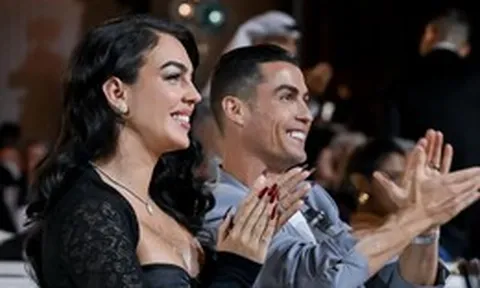 Sau hôn lễ bí mật trong phòng khách, Ronaldo và Georgina sẽ còn tổ chức siêu đám cưới cực hoành tráng