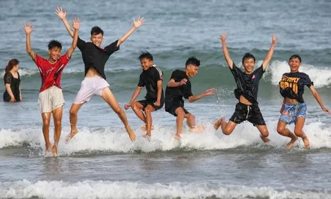 Cảnh đông đúc trên biển Vũng Tàu