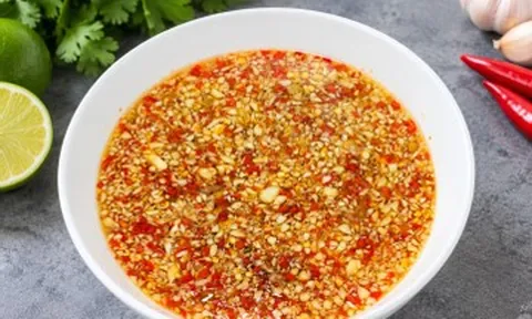 Cách làm nước mắm trộn gỏi với chanh tỏi ớt đơn giản, ai cũng làm được