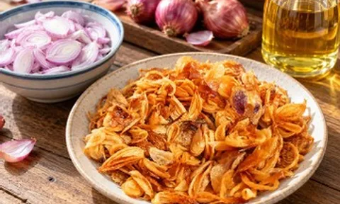 Cách làm hành phi giòn lâu, để cả tháng không bị mềm