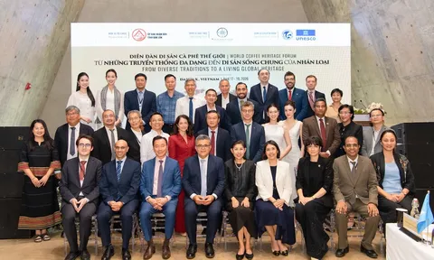 Người đẹp Việt gây ấn tượng tại diễn đàn cà phê quốc tế ở Buôn Ma Thuột