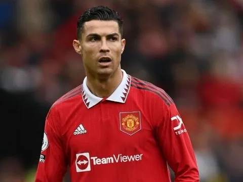 Ronaldo lên tiếng khi bị gạch tên khỏi đội một MU