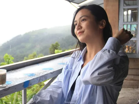 Giới trẻ kéo nhau lên đèo Hải Vân thư giãn, 'săn mây' dịp cuối tuần