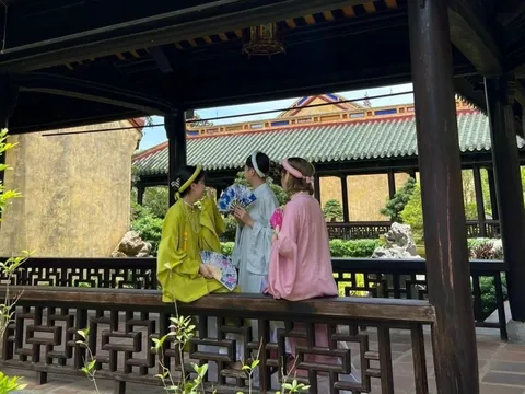 Chuyến du lịch kỷ niệm tình bạn 10 năm ở Huế