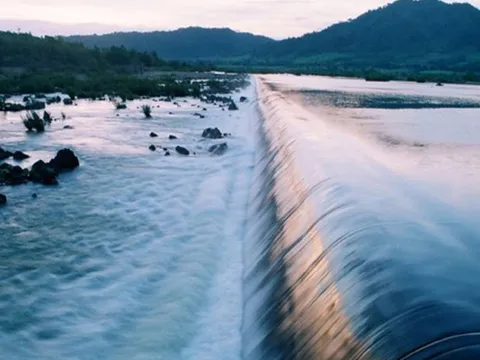 Mê mẩn đập nước hoang sơ, hùng vĩ níu chân mọi du khách