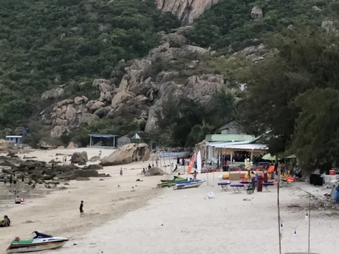 ‘Quốc đảo tôm hùm’ Bình Ba đã hết ngập trong biển rác