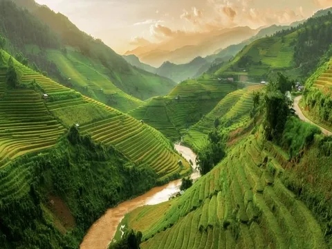 Báo Tây nói Mù Cang Chải có vẻ đẹp vô thực