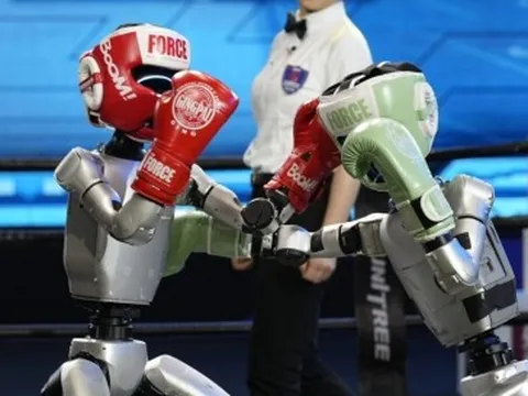 Công nghệ 18/8: ‘Olympic Robot’ đầu tiên - ấn tượng và... té ngã