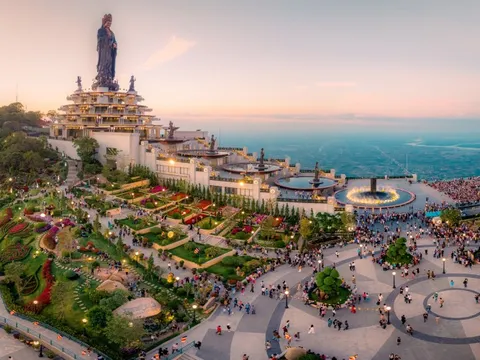 Khu Du lịch núi Bà Đen ngày càng hấp dẫn du khách