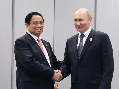 Thủ tướng Phạm Minh Chính gặp Tổng thống Nga Vladimir Putin