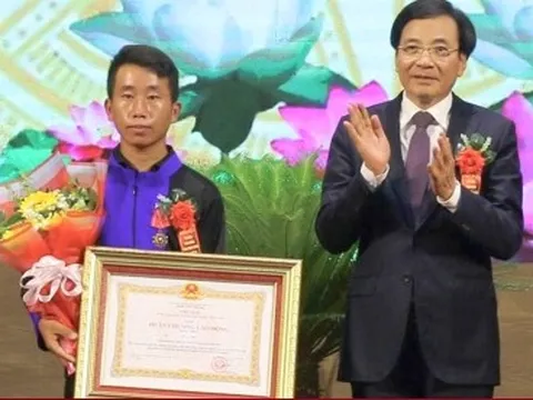 Trưởng bản cứu 90 người dân thoát lũ quét nhận Huân chương Lao động hạng Nhất