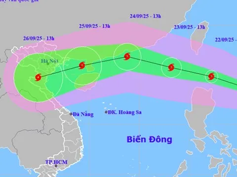 Bão Ragasa giật trên cấp 17, khả năng đổi hướng vào nước ta