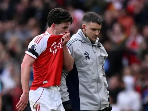 Arsenal trả giá đắt cho trận thắng West Ham