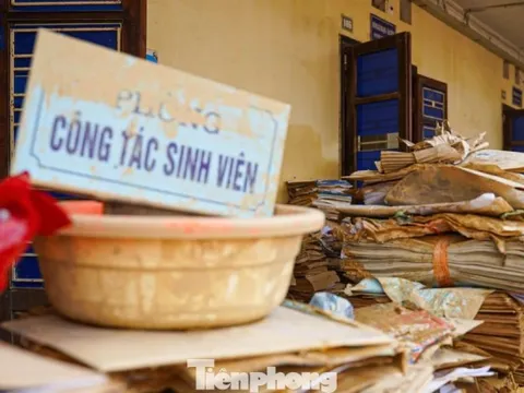 Thái Nguyên: Đại học Sư phạm tan hoang sau lũ, học bạ, con dấu trôi khắp nơi